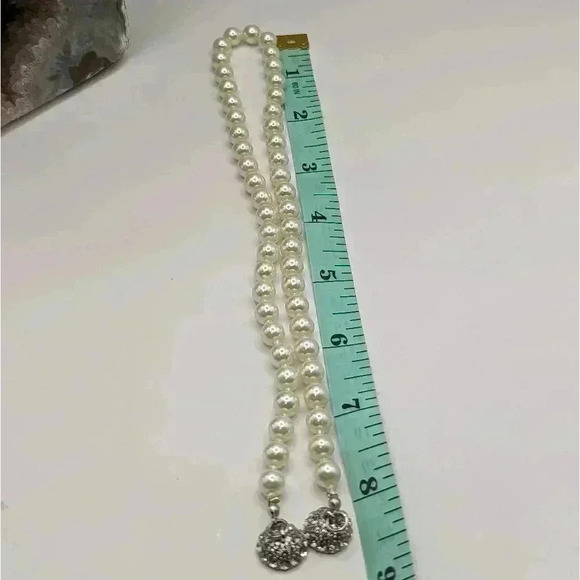 EUC 18" Cream Knotted Faux Pearl Necklace with Rhinestone Magnetic Closure - Picture 2 of 4